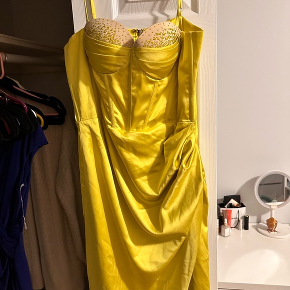 Miss Circle brand new neon lemony green color - Picture 3 of 9